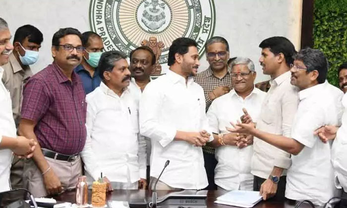  Government Talks With Ap Trade Unions-TeluguStop.com