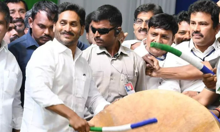  Huge Arrangements For Ys Jagan Siddham Meeting In Denduluru-TeluguStop.com