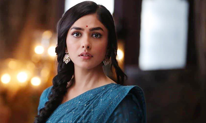  Mrunal Thakur Body Shaming Comments Goes Viral-TeluguStop.com