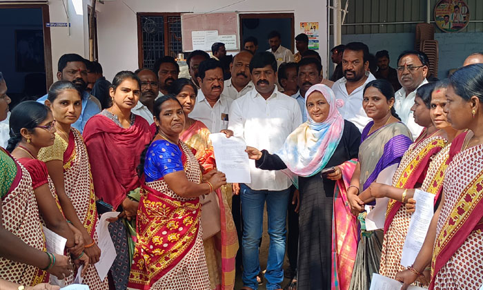  Nakirekal Mla Handed Over Upgrade Documents To Mini Anganwadis, Nakrekal Assembl-TeluguStop.com