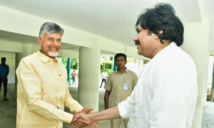  Pawan Kalyans Ongoing Meeting With Chandrababu-TeluguStop.com