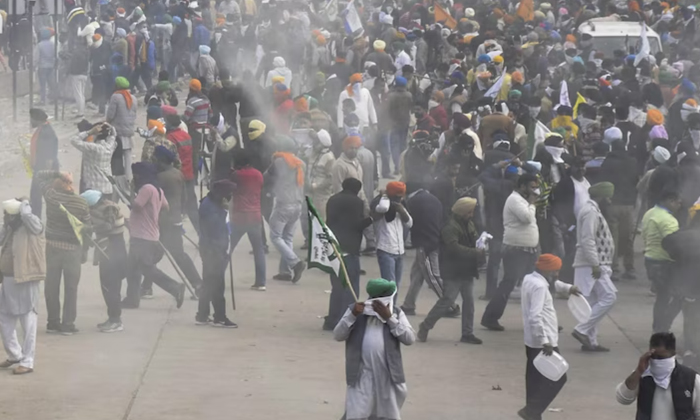  Farmers Are Protesting In Delhi There Is Tension-TeluguStop.com