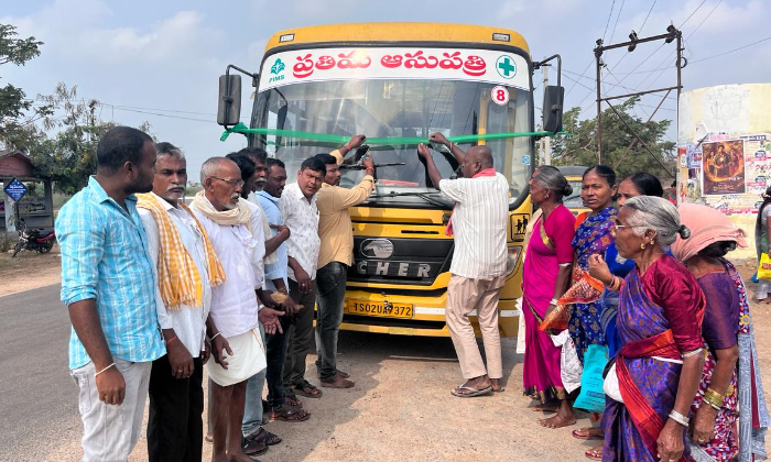  Pratima Medical College Area Coordinator Oggu Balaraju Yadav Started Free Bus F-TeluguStop.com