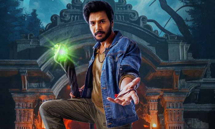 Telugu Kavya Thapar, Ooruperu, Review, Sandeep Kishan, Tollywood, Varsha, Vennel