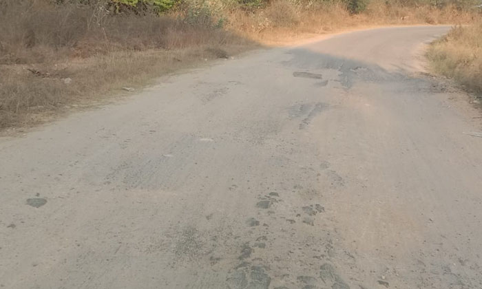  The Sneeze That Has Turned Into A Pit - Nidamanur Road-TeluguStop.com