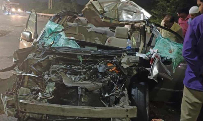 Three People Died In Road Accident In Sangareddy District-TeluguStop.com
