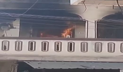  A Huge Fire Broke Out At Abdullahpur Met In Hyderabad-TeluguStop.com