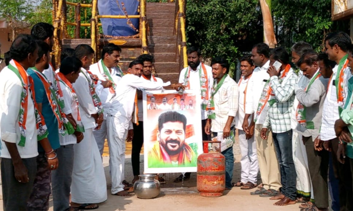  Milk Bath To Cm Revanth Reddy Portrait At Yellareddypet Mandal, Milk Bath ,cm Re-TeluguStop.com