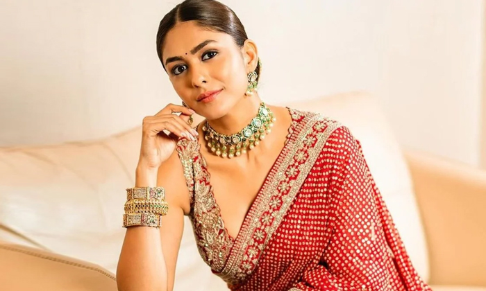  Mrunal Thakur Buys Costliest Flat Details Inside-TeluguStop.com