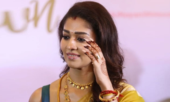  Nayanatara Lucky Secret Was Her Sixth Fingure-TeluguStop.com