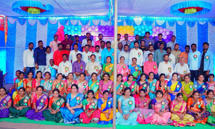  An Unprecedented Reunion Of Alumni , Government School In Mandepalli Village, Ta-TeluguStop.com