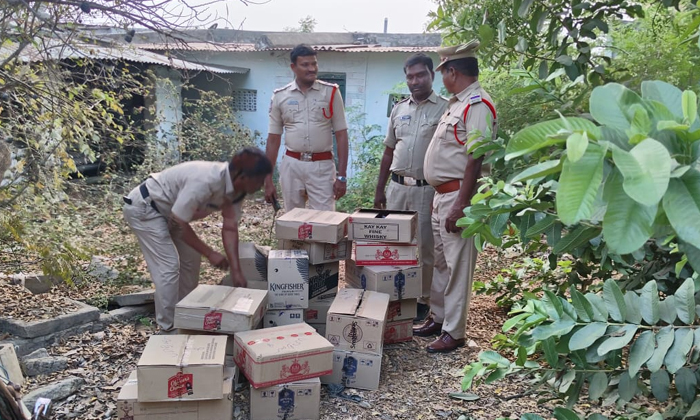  Arrest Of Illegal Liquor In Ravulapenta Of Vemulapally Mandal , Si Dhagepalli Vi-TeluguStop.com