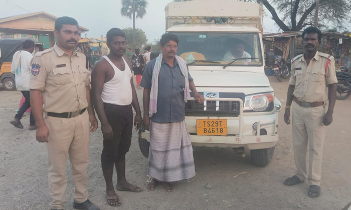  Cash Caught At Velishala Check Post, Cash Caught ,velishala Check Post, Suryapet-TeluguStop.com