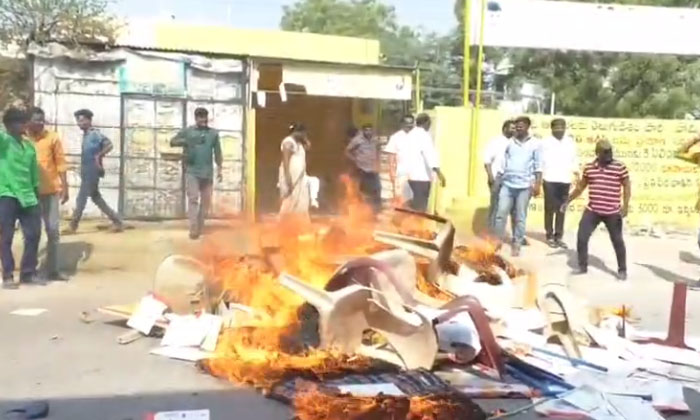  Discontent Simmers In Anantapur Urban Tdp , Chandrababu, Lokesh ,anantapur Urb-TeluguStop.com