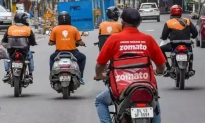  Delhi Delivery Worker In Tears As Zomato Blocks His Account Ahead Of Sister Wed-TeluguStop.com