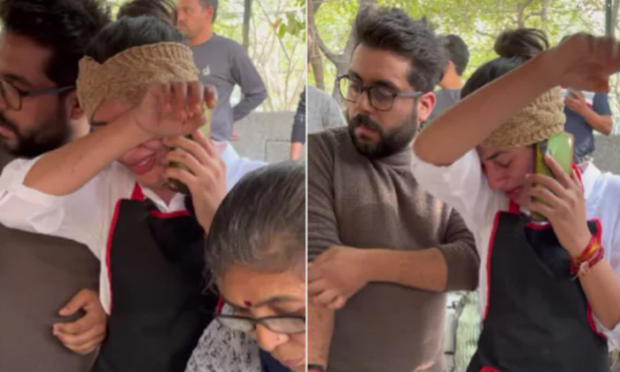  Delhi Vada Pav Viral : వడపావ్ అమ్ముతూ కన్నీ�-TeluguStop.com