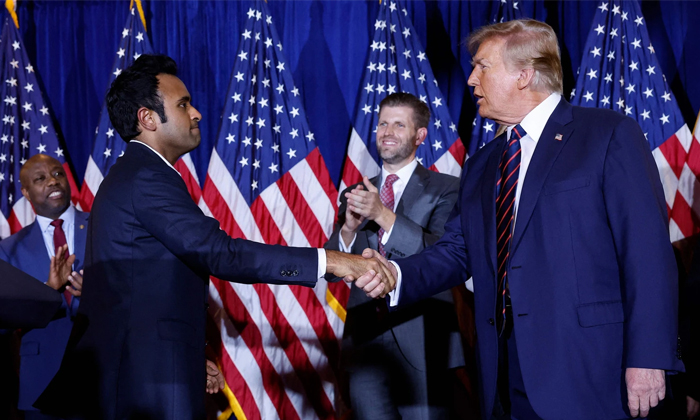  Donald Trump Throws Out Indian Origin Vivek Ramaswamy From Running Mate List-TeluguStop.com