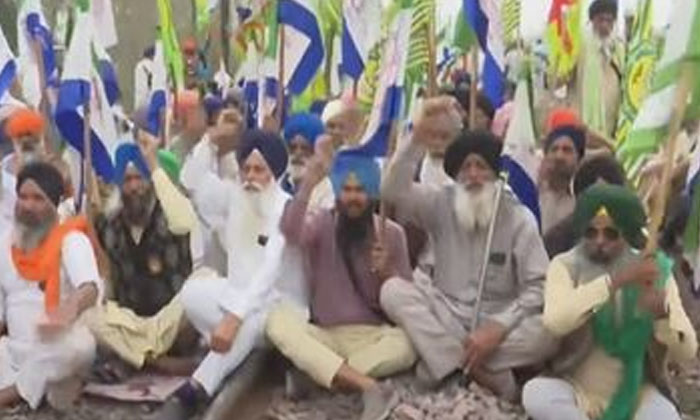 Punjab : పంజాబ్ లో రైతుల ఆందోళన.. !! Punjab : పంజాబ్ లో రైతుల ఆందోళన.. !!-TeluguStop.com
