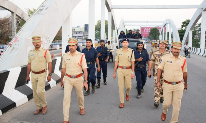  Flag March With District And Central Police Forces In Vemulawada Town, Flag Marc-TeluguStop.com