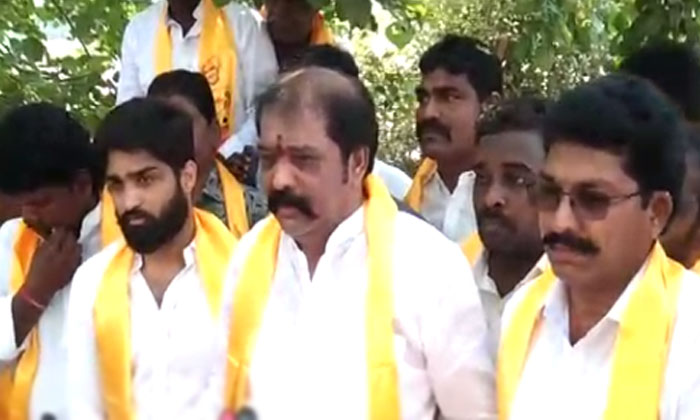  Followers Of Gummanur Jayaram Joined Tdp On Wednesday In The Presence Of Chandra-TeluguStop.com