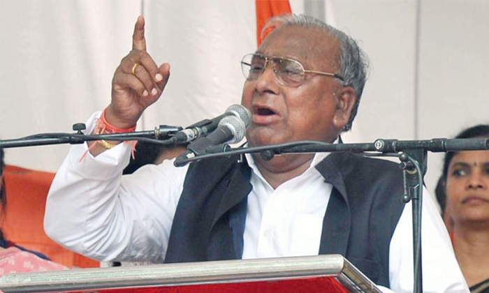 It Is Not Right To Include Brs Leaders In Congress Vh It Is Not Right To Include Brs Leaders In Congress Vh-TeluguStop.com