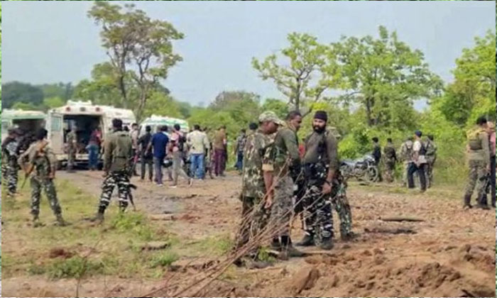  Encounter In Maharashtra Four Maoists Died-TeluguStop.com
