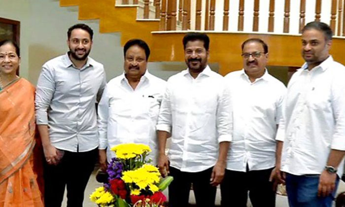  Festival Of Migration Into Telangana Congress Key Leaders Into The Party-TeluguStop.com