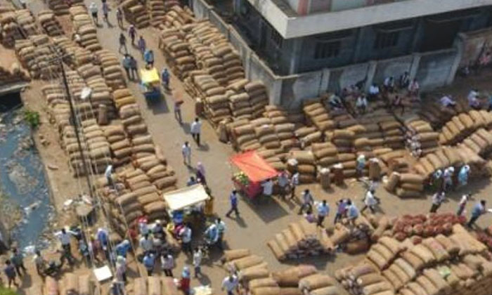  Farmers Agitation In Khammam Mirchi Yard Khammam-TeluguStop.com