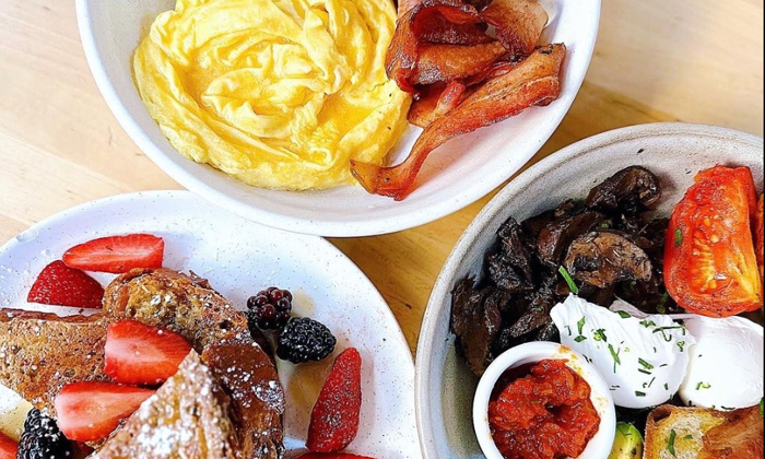  Billionaire Mocked For Outrage Over 85 Dollars Breakfast Food Bill-TeluguStop.com