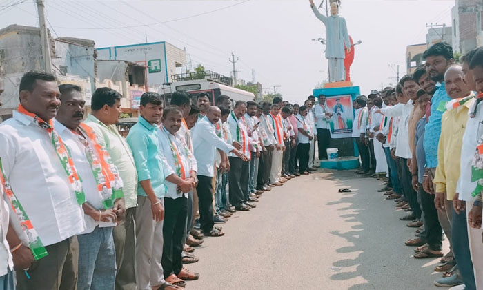  Palabhishekam To Chief Minister Revanth Reddy's Portrait At Mustabad Mandal Cent-TeluguStop.com