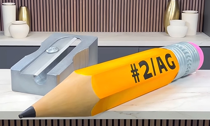 Viral Video : తినే పెన్సిల్, షార్పనర్ Viral Video : తినే పెన్సిల్, షార్పనర్ -TeluguStop.com