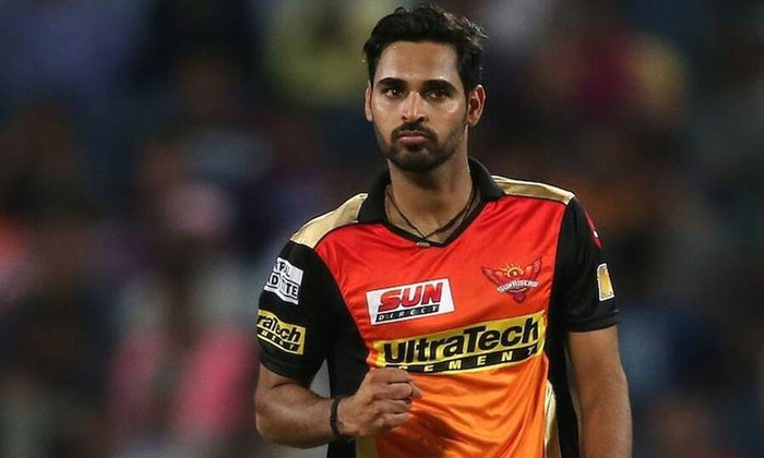  What Is The Reason Why Bhuvneshwar Kumar Is Unhappy With Srh Team-TeluguStop.com