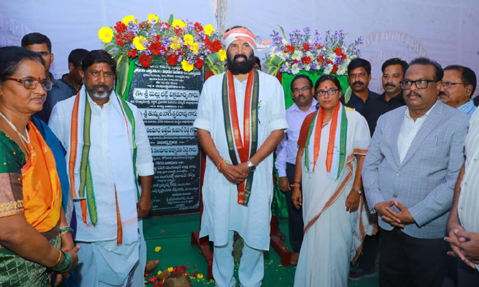  Deputy Cm Lays Foundation Stone For Redlakunta And Uttam Padmavati Lift Irrigati-TeluguStop.com