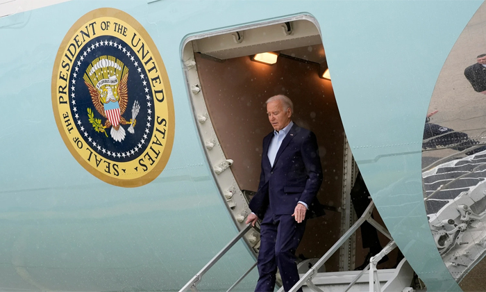  Us President Joe Biden Makes Jokes On Boeing-TeluguStop.com