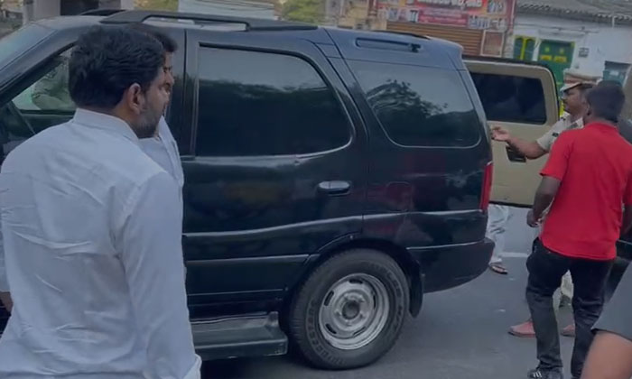  Tdp National General Secretary Nara Lokesh's Convoy Was Stopped And Checked By-TeluguStop.com