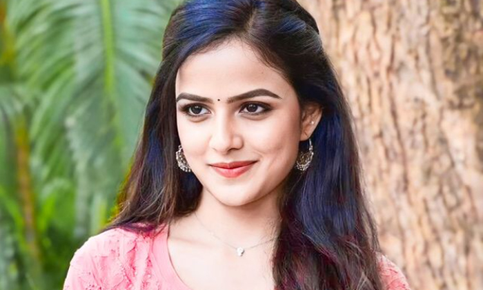  Vaishnavi Chaitanya To Act As Prabhas Sister In Spirit Movie-TeluguStop.com