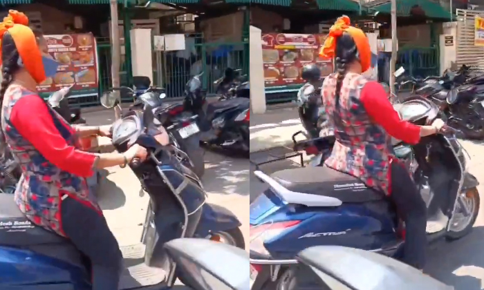  Woman Dangerous Phone Jugaad Of Attending Call While Riding Scooter In Bengalur-TeluguStop.com