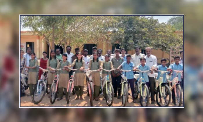 Telugu Anjaneya Yadav, Anjaneyayadav, Cycles, Wage, Devadurga Taluk, Karnataka-I