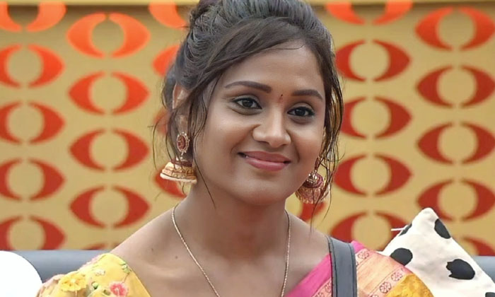  Bigg Boss Keerthi Bhat Comments Viral In Social Media Details Here-TeluguStop.com