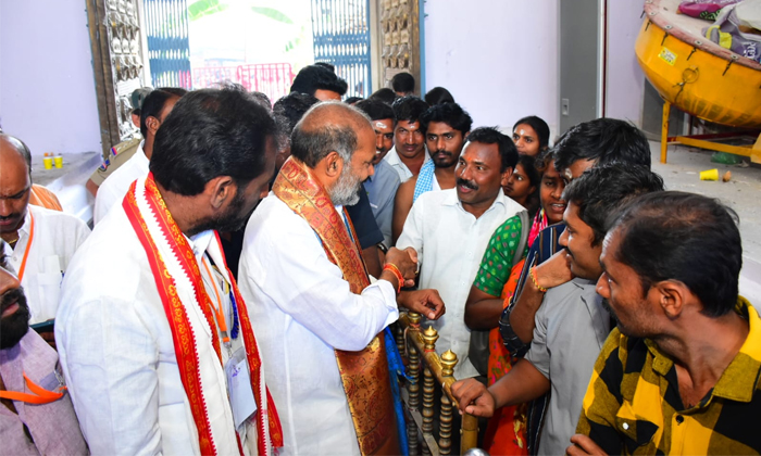  Devotees Rush At Rajanna Temple On The Occasion Of Maha Shivaratri, Devotees Rus-TeluguStop.com