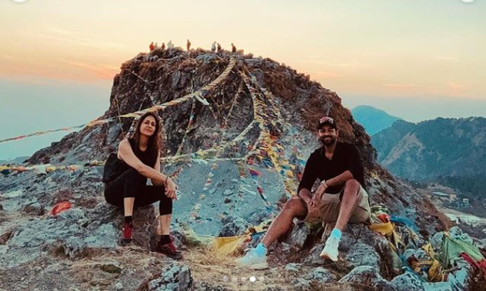  Lavanya Tripati And Varun Tej Enjoying At Himachal Pradesh Vacation-TeluguStop.com