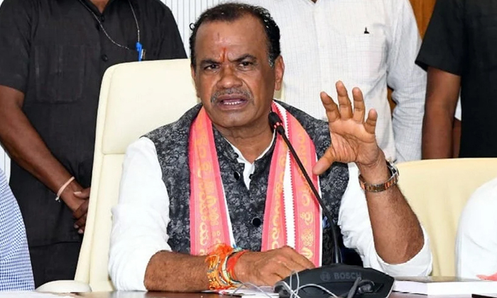  Minister Komatireddy Fires On Brs Leaders Protest Over Mlc Kavitha Arrest, Minis-TeluguStop.com
