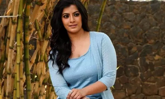  Varalakshmi Sarath Kumar Interesting Comments About Her Personal Life-TeluguStop.com