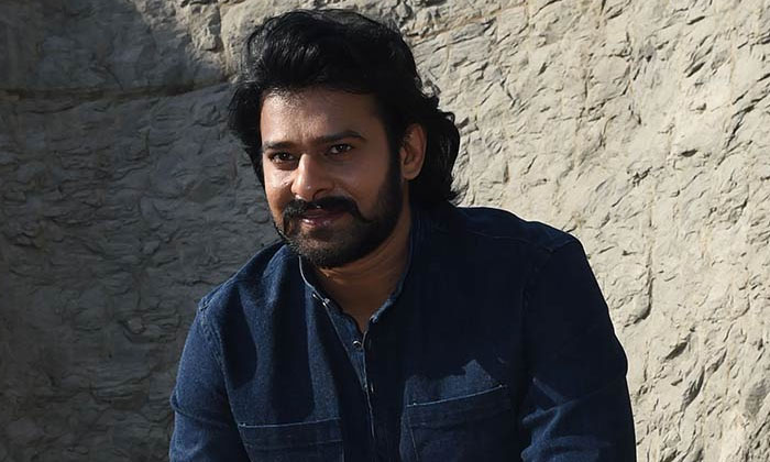  Prabhas Definitely Gives That Gift To The People He Likes The Most, Prabhas, Tol-TeluguStop.com