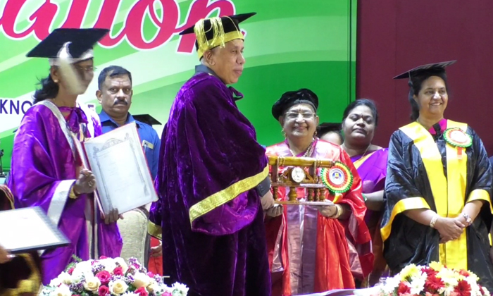 Singer P Susheela Received Doctorate From Sri Padmavati Womens University, Singe-TeluguStop.com