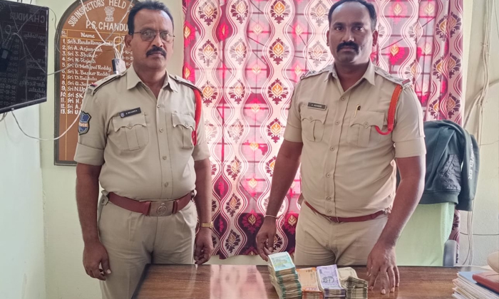  2.20 Lakh In Cash Seized In Chandur-TeluguStop.com