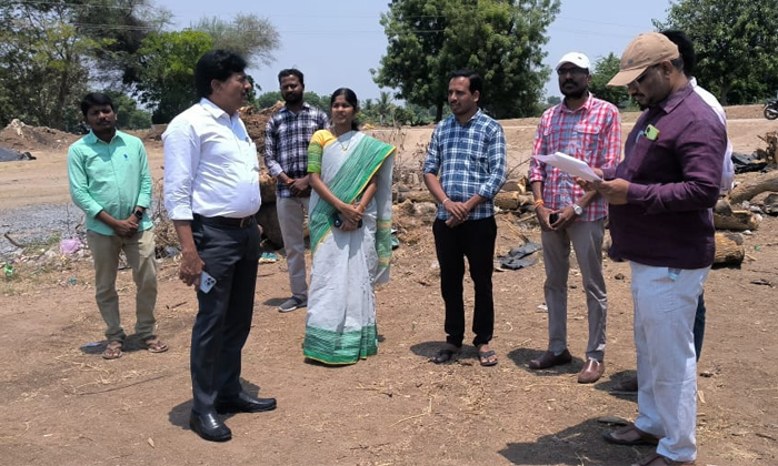  Additional Collector Kheemya Nayak Inspecting Paddy Purchase Centres, Additional-TeluguStop.com