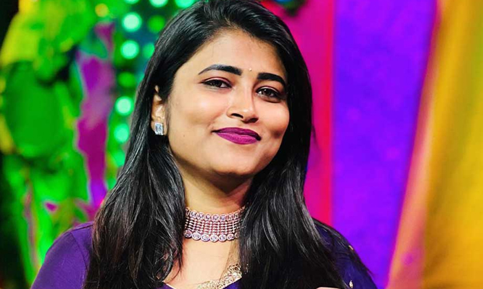  Bigg Boss Fame Geethu Royal Suffer Bacterial Infection ,bacterial Infection,geet-TeluguStop.com