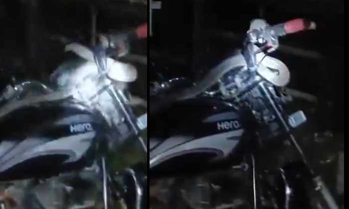  A Huge Snake On A Young Man's Bike In Uttar Pradesh Shocked With An Unexpected S-TeluguStop.com