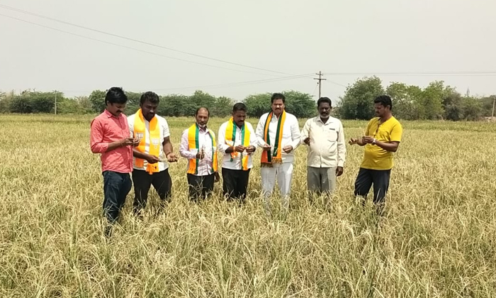  Both Parties Collude In Cheating Farmers Ex-cess Director Alladi Ramesh, Cheati-TeluguStop.com